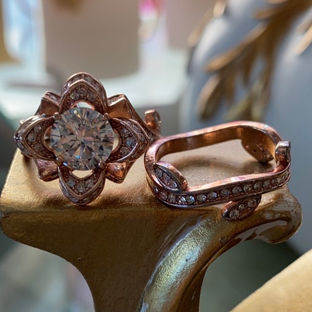 Rose gold flower ring.